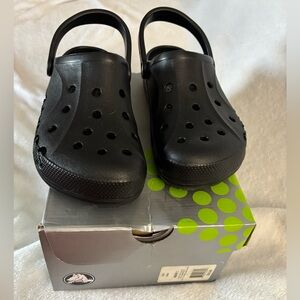NWT Crocs black “baya” size men’s 9 women’s 11.